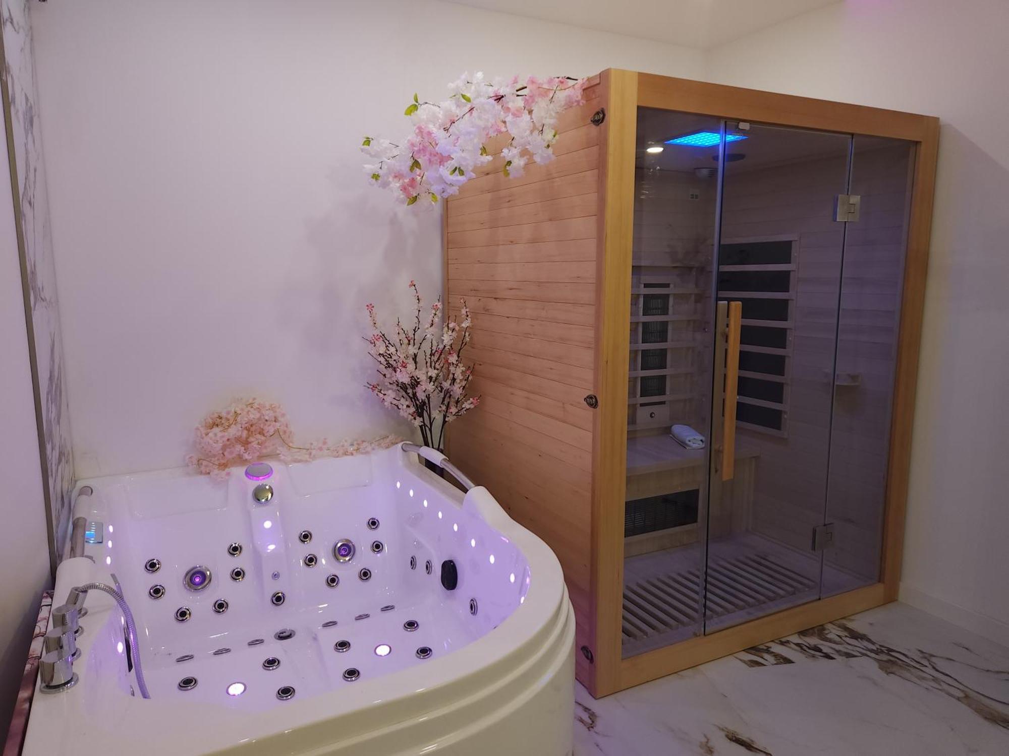 New In Gdansk! Red Room In The Heart Of Gdansk - Bdsm - With A Luxury Jacuzzi And Access To A Sauna Exterior foto