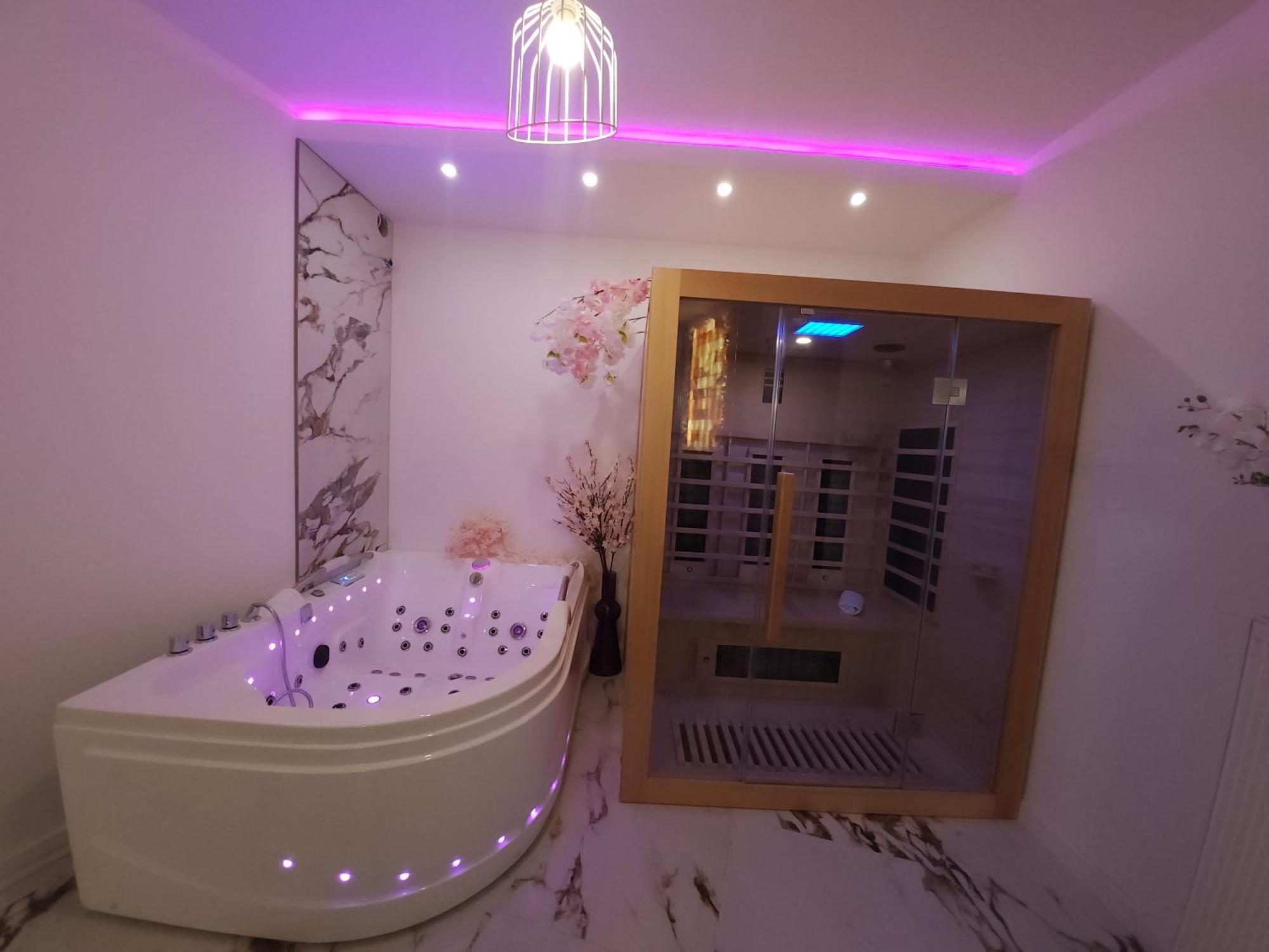 New In Gdansk! Red Room In The Heart Of Gdansk - Bdsm - With A Luxury Jacuzzi And Access To A Sauna Exterior foto