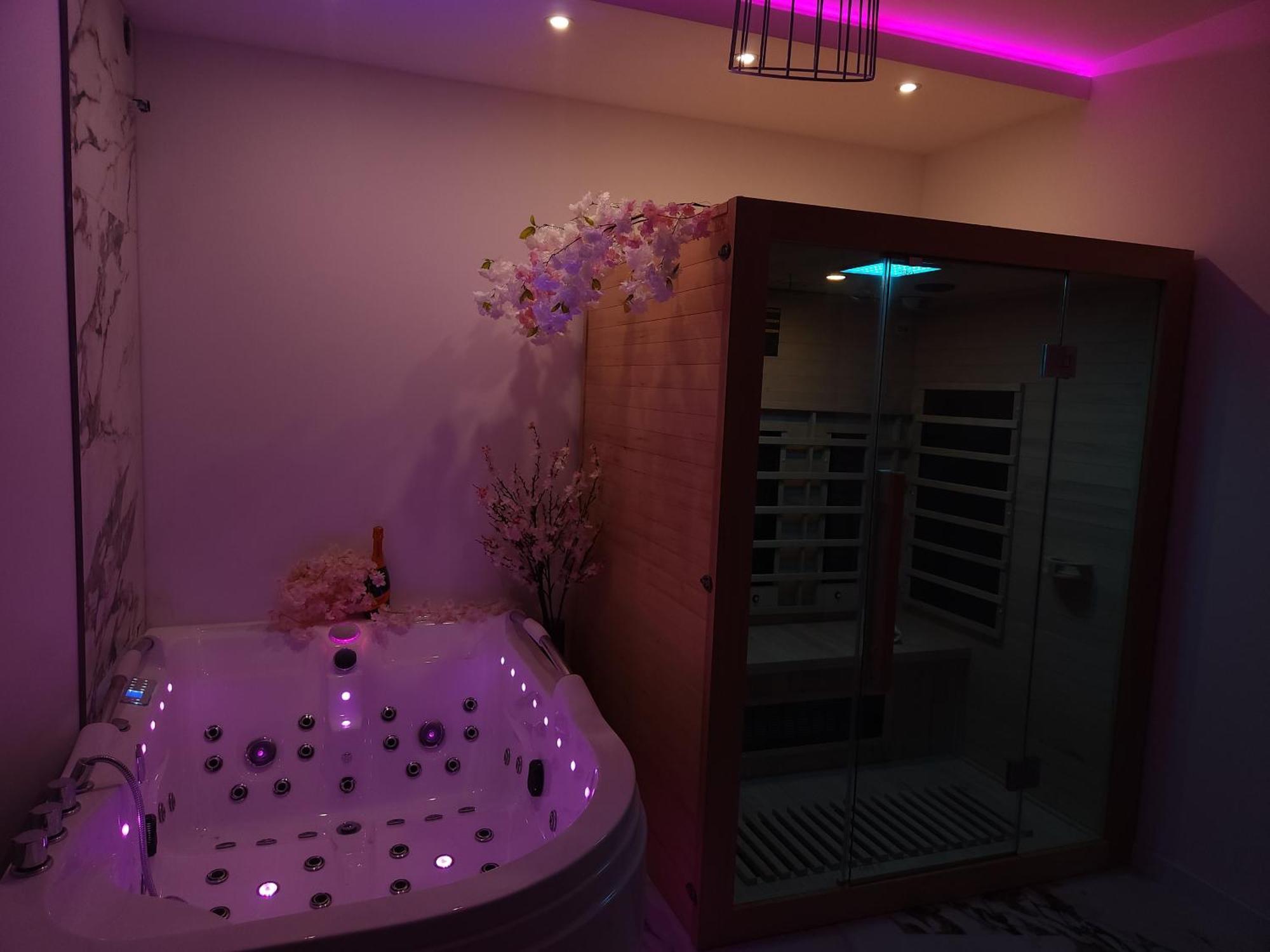 New In Gdansk! Red Room In The Heart Of Gdansk - Bdsm - With A Luxury Jacuzzi And Access To A Sauna Exterior foto