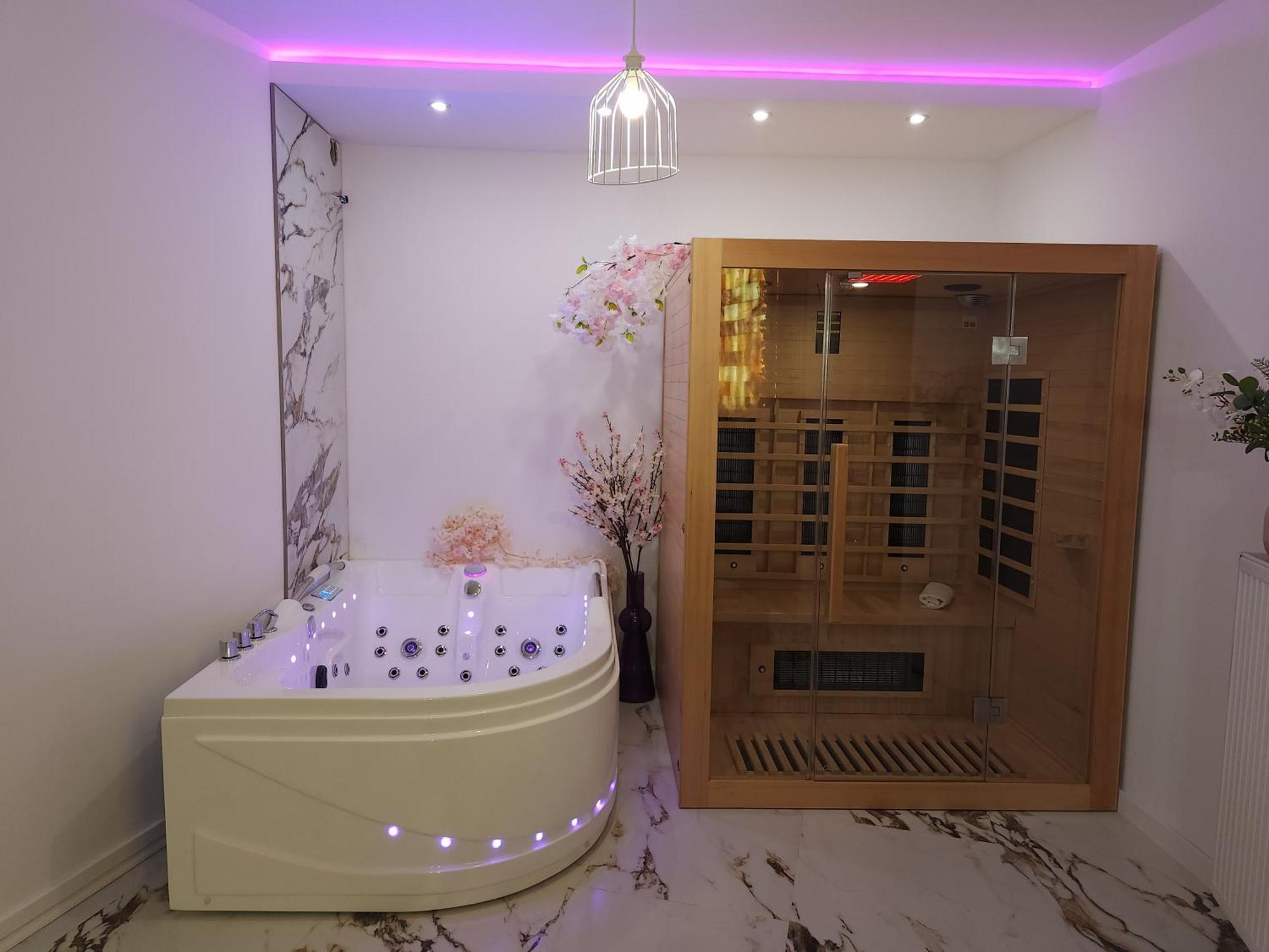 New In Gdansk! Red Room In The Heart Of Gdansk - Bdsm - With A Luxury Jacuzzi And Access To A Sauna Exterior foto
